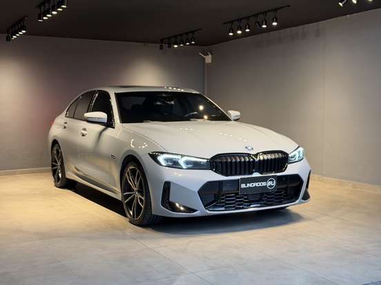 BMW-330e-2022