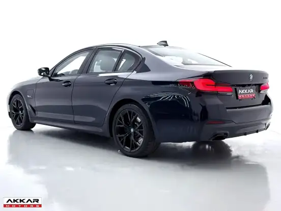 BMW-530e-2021