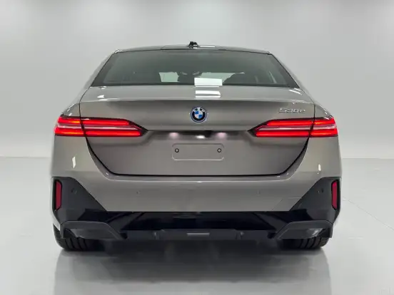 BMW-530e-2025
