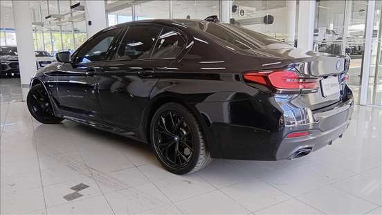 BMW-530e-2021