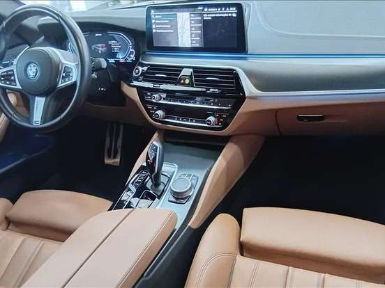 BMW-530e-2.0 16V TWINPOWER HÍBRIDO M SPORT AUTOMÁTICO BMW-530e-2021