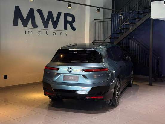 BMW-iX-2023