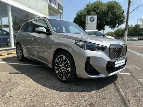 BMW-iX1-2025