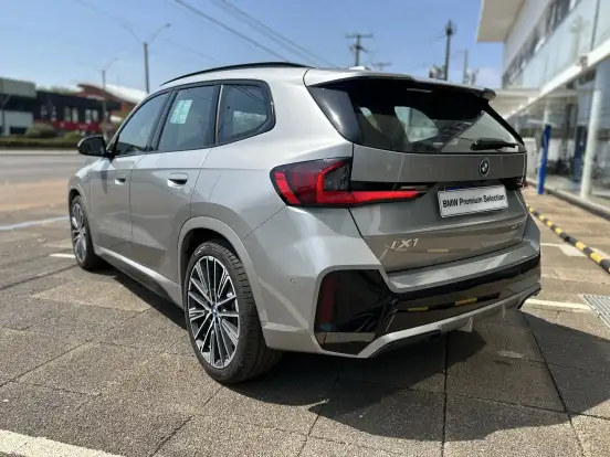 BMW-iX1-2025