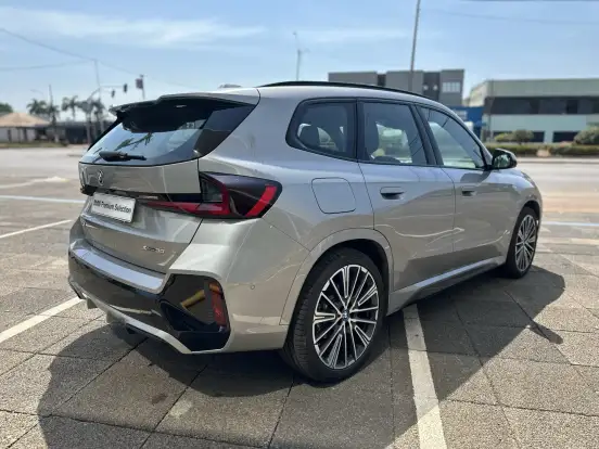 BMW-iX1-2025