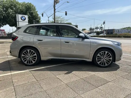 BMW-iX1-2025