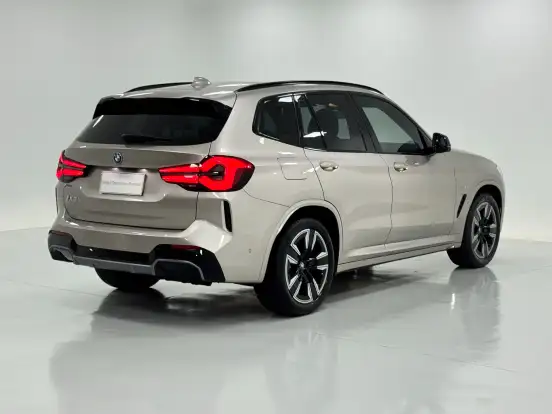 BMW-iX3-2023