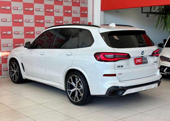 BMW-X5-2021