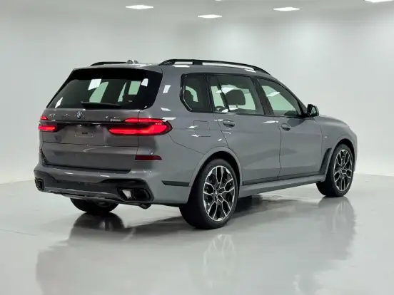 BMW-X7-2025