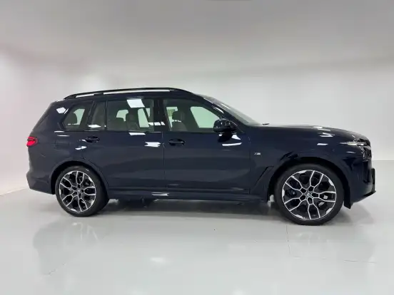 BMW-X7-2025
