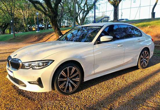 BMW-320i-2022