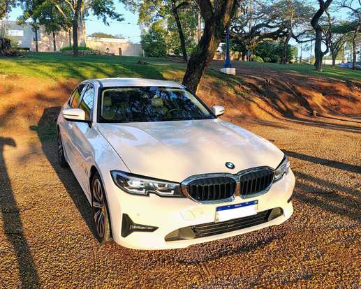 BMW-320i-2022