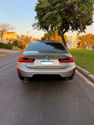 BMW-320i-2024