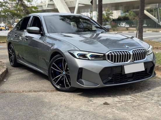 BMW-320i-2023