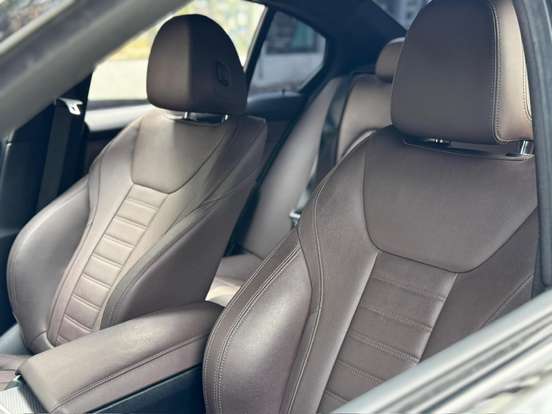 BMW-320i-2023
