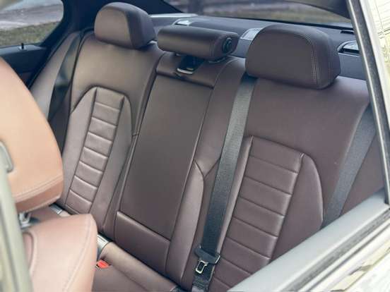 BMW-320i-2023