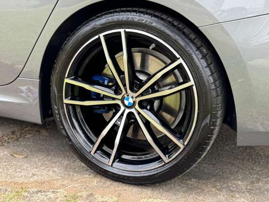 BMW-320i-2023