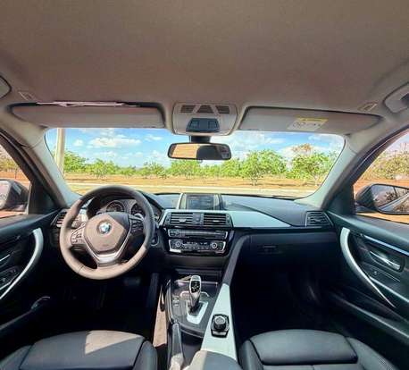 BMW-320i-2018