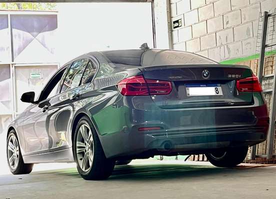 BMW-320i-2017