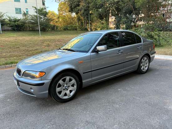 BMW-320i-2003