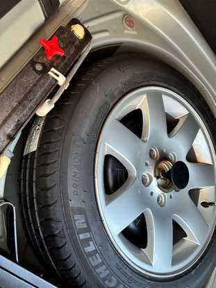 BMW-320i-2003