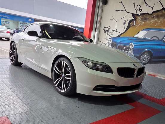 BMW-Z4-2.5 I6 GASOLINA SDRIVE23I AUTOMÁTICO BMW-Z4-2011