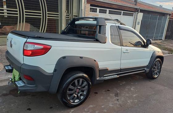 FIAT STRADA 1.8 MPI ADVENTURE CE 16V FLEX 2P MANUAL