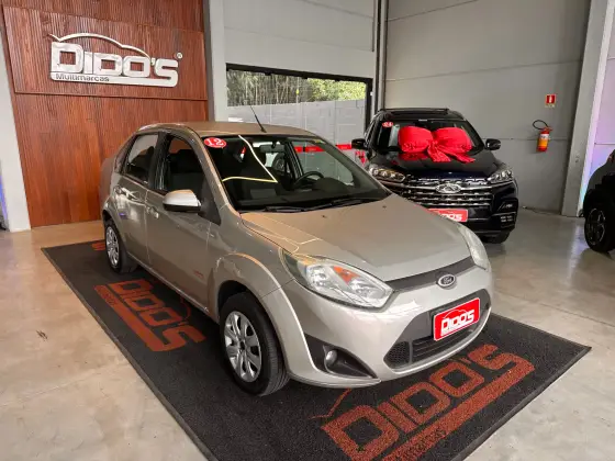 FORD FIESTA 1.6 ROCAM SEDAN 8V FLEX 4P MANUAL