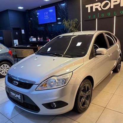 FORD-FOCUS-2012