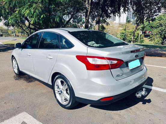 FORD-FOCUS-2.0 SE SEDAN 16V FLEX 4P POWERSHIFT FORD-FOCUS-2014