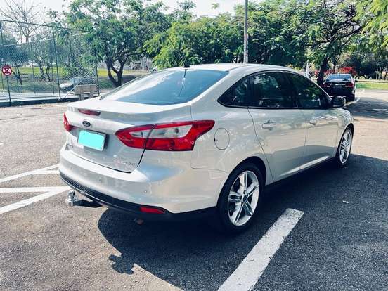 FORD-FOCUS-2.0 SE SEDAN 16V FLEX 4P POWERSHIFT FORD-FOCUS-2014