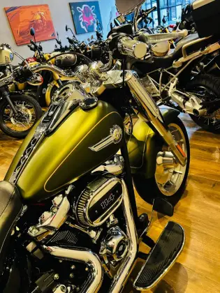 HARLEY-DAVIDSON SOFTAIL FAT BOY 114 