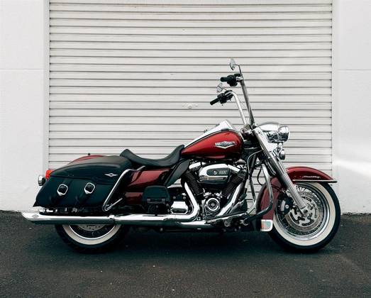 HARLEY-DAVIDSON ROAD KING CLASSIC 