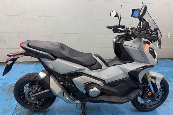 HONDA-X-ADV-2023