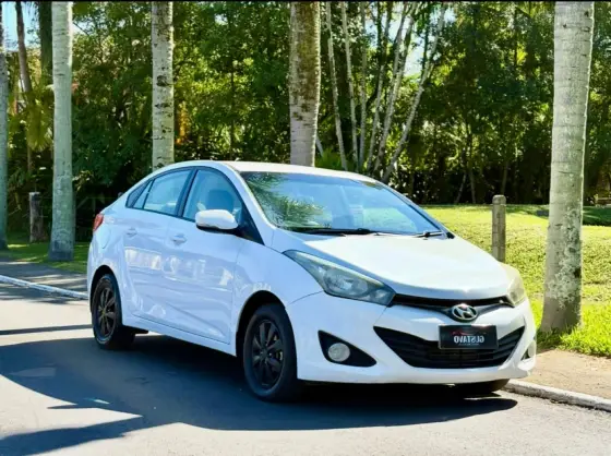 HYUNDAI HB20S 1.6 COMFORT PLUS 16V FLEX 4P AUTOMÁTICO