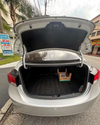 HYUNDAI-ELANTRA-2012