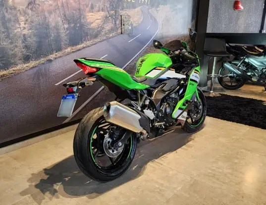KAWASAKI-NINJA ZX-4RR-2025
