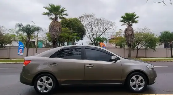 KIA CERATO 1.6 E.222 SEDAN 16V GASOLINA 4P MANUAL