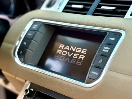 LAND ROVER-RANGE ROVER EVOQUE-2.0 PURE 4WD 16V GASOLINA 4P AUTOMÁTICO LAND ROVER-RANGE ROVER EVOQUE-2011