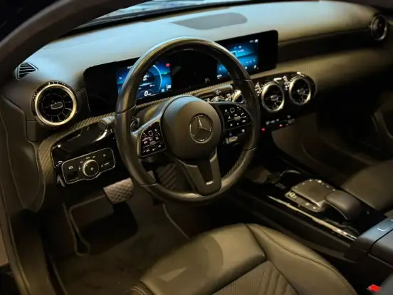 MERCEDES-BENZ-A 200-2020