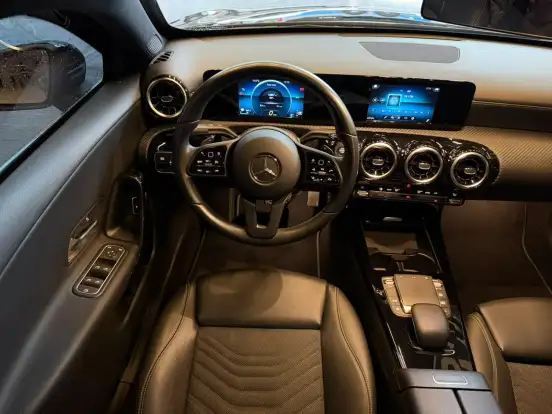 MERCEDES-BENZ-A 200-2020