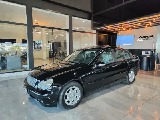 MERCEDES-BENZ C 180 K 1.8 CLASSIC KOMPRESSOR 16V 143 CV GASOLINA 4P AUTOMÁTICO