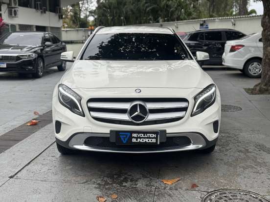 MERCEDES-BENZ-GLA 200-2015