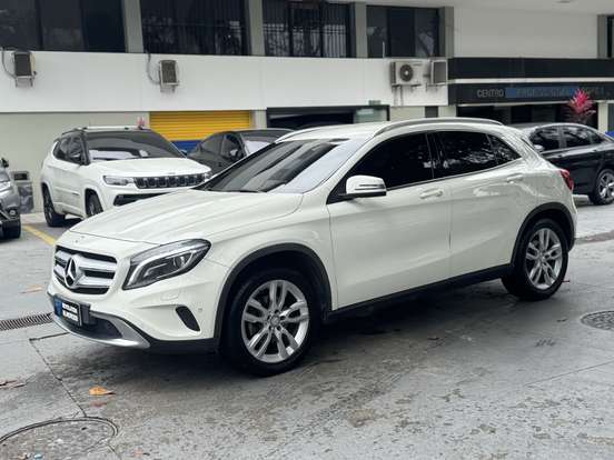 MERCEDES-BENZ-GLA 200-2015