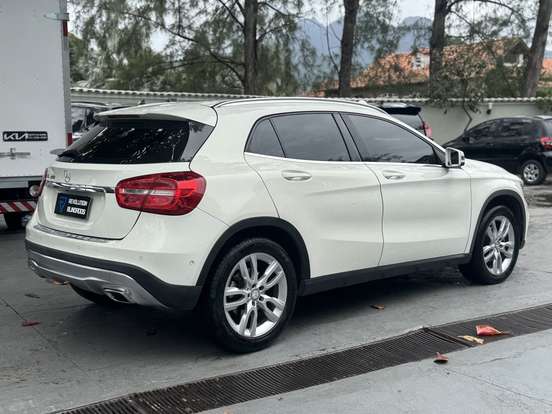 MERCEDES-BENZ-GLA 200-2015