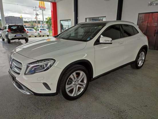 MERCEDES-BENZ-GLA 200-2016
