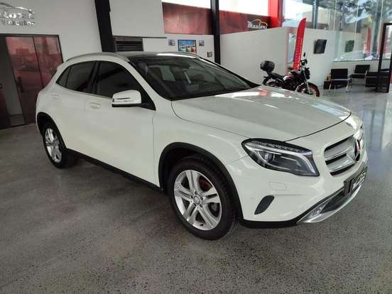 MERCEDES-BENZ-GLA 200-2016