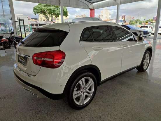 MERCEDES-BENZ-GLA 200-2016