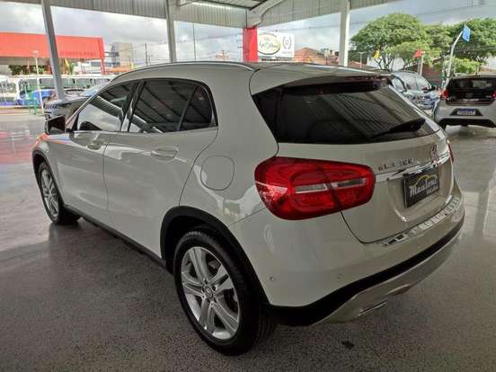 MERCEDES-BENZ-GLA 200-2016