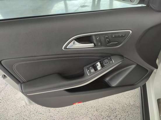 MERCEDES-BENZ-GLA 200-2016